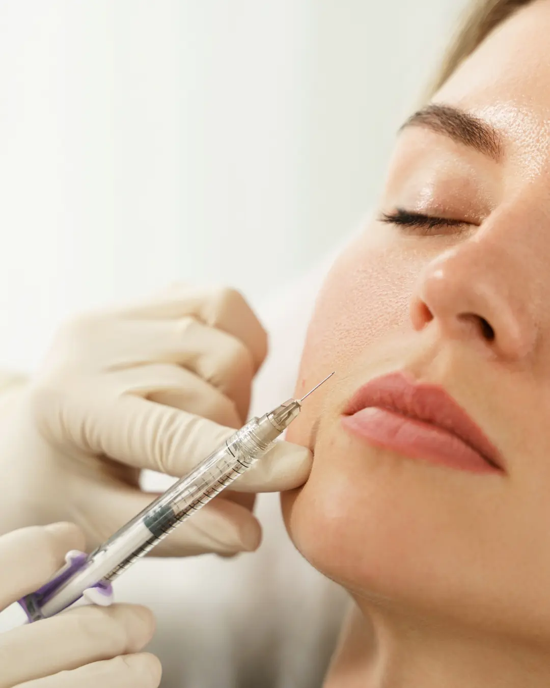 Procedimento de harmonização facial com aplicação médica